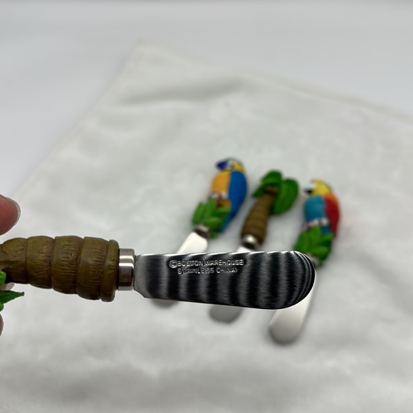 The Boston Warehouse Cheese/Butter Spreader Knives-Set of 4–Resin Painted Handle - Picture 3 of 8